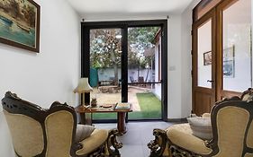 To Hani - Large Traditional House